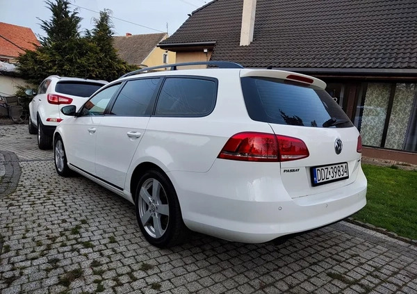 Volkswagen Passat cena 23900 przebieg: 270000, rok produkcji 2012 z Ziębice małe 67